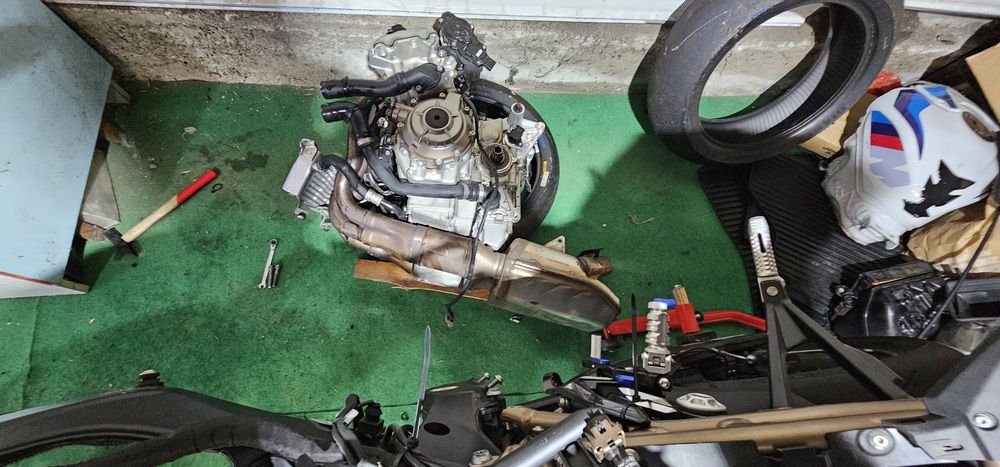 BMW S1000R 2022 -> 2 броя двигателя оборудвани цялостно