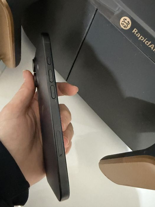 Iphone 16  fara zgarieturi