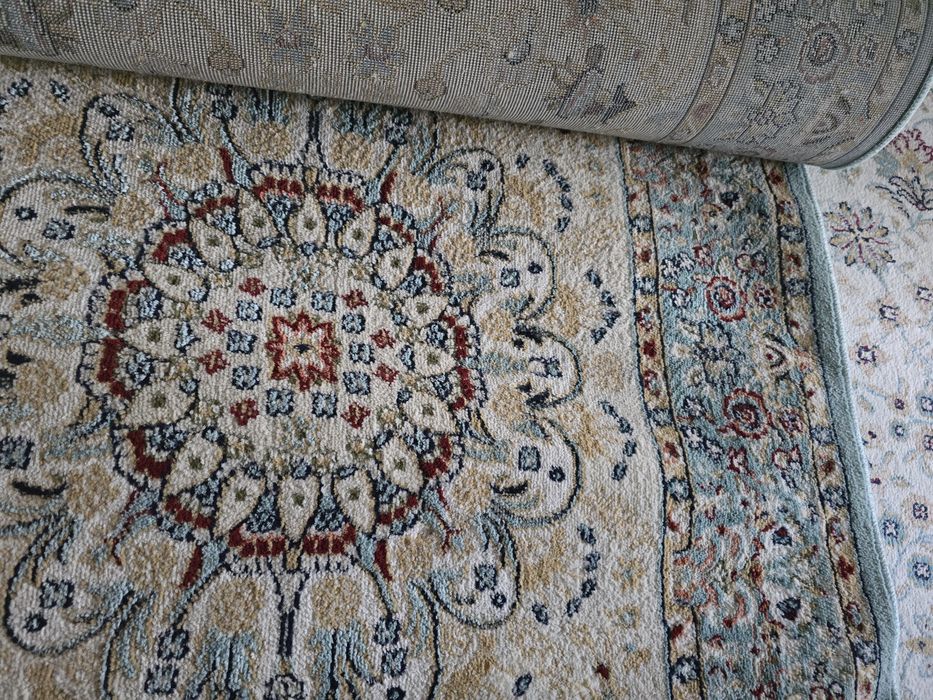 Продаю ковер в отличном состояние