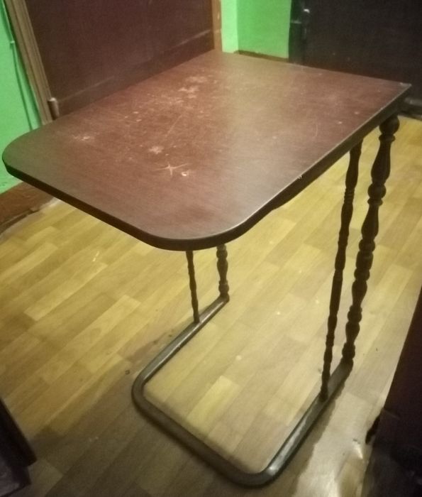 Столик 40*50*68 бу компактный