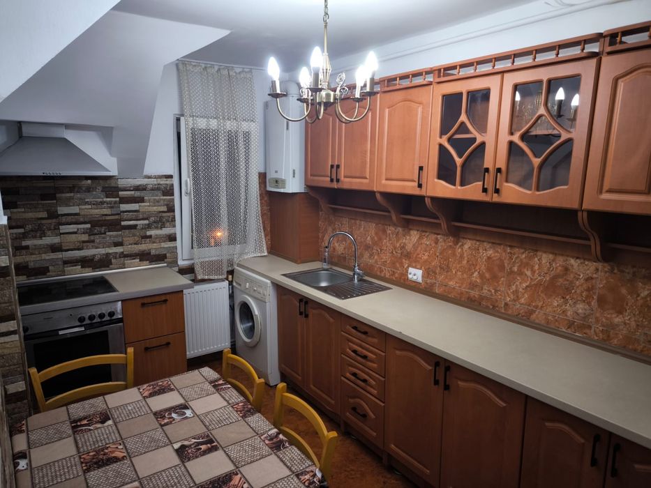 Închiriez apartament cu 3 camere