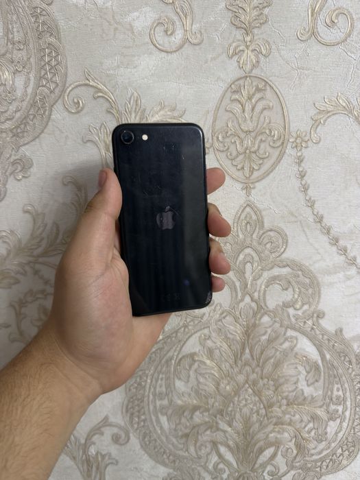 Продам Айфон SE 2020/64G