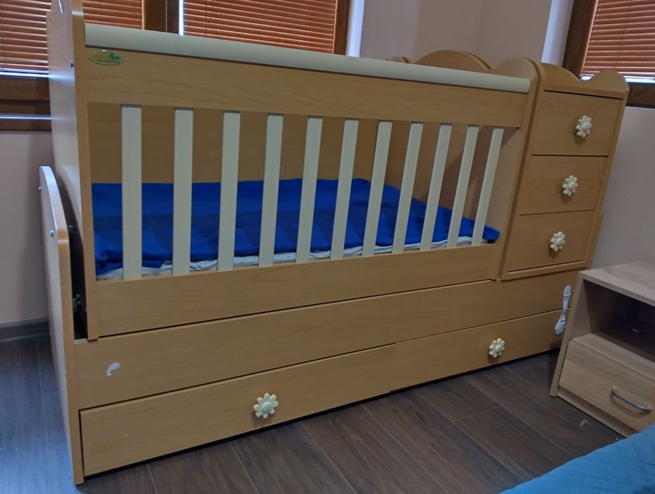 Продавам бебешка кошара