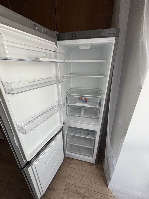 Холодильник Indesit