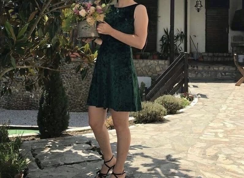 Рокля - много удобна и лека :)