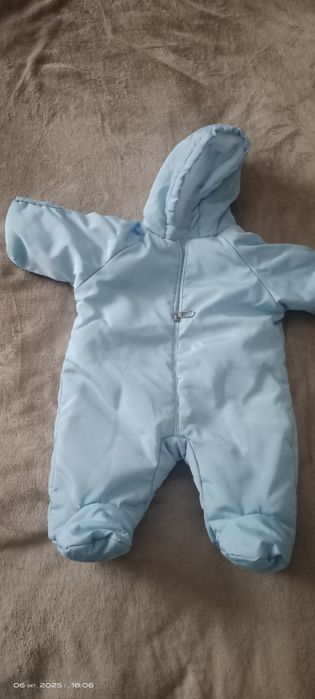 Продам демисезонный комбинезон с одеялом.