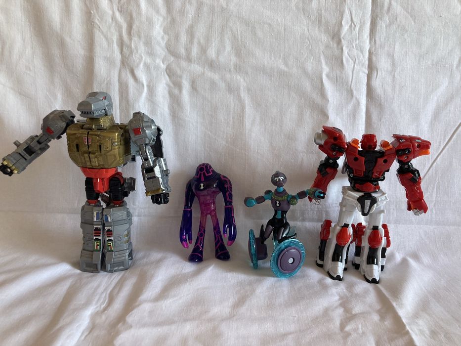 Детские игрушки, фигурки.