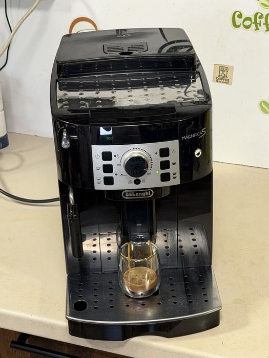 Кафемашина кафе автомат delonghi magnifica S с гаранция