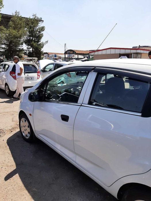 Chevrolet spark sotiladi