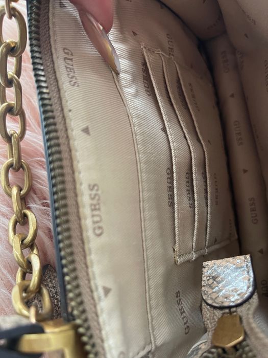 Чанта Guess страхотен принт