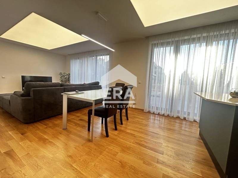 Четиристаен обзаведен апартамент за продажба, с големи стаи и собствен