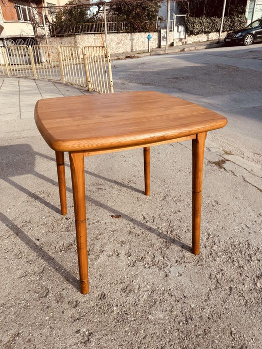 Винтидж масивна дървена маса | 70×70 см | Датирана 1989 г.