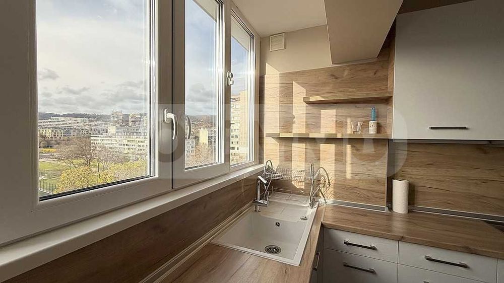 Апартамент с три стаи под наем в квартал Чайка