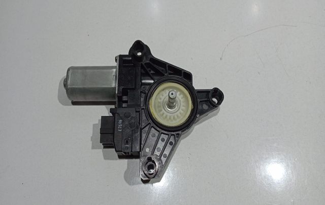 Motoras macara geam dreapta spate A2469063100 Mercedes-Benz A-Class W