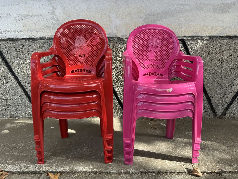 Малки детски столчета за парти - 8 броя, червени и розови