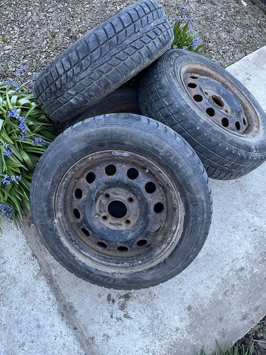 Vand set roti de tabla cu cauciucuri bune !