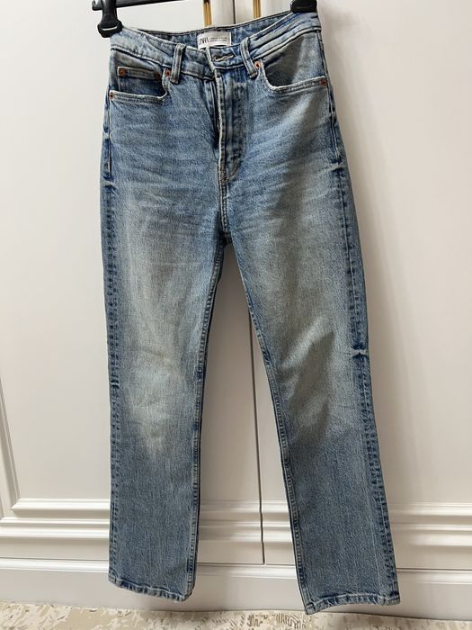 Продаются 2пары женских джинсовых брюк