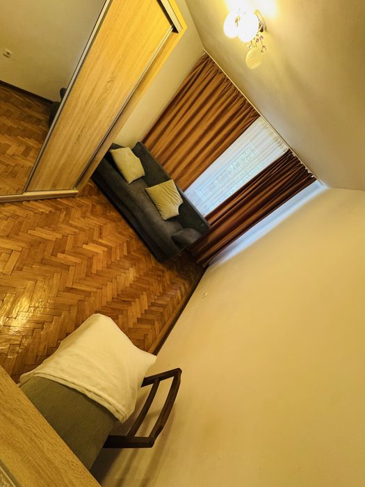 Închiriez apartament 3 Camere Trivale (loc parcare inclus)