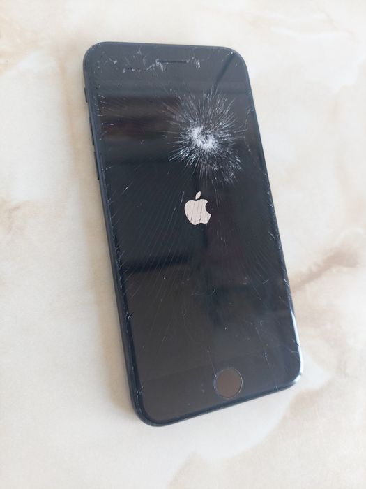 Vând Apple iPhone 7 de 256GB Black spart dar funcțional //poze reale