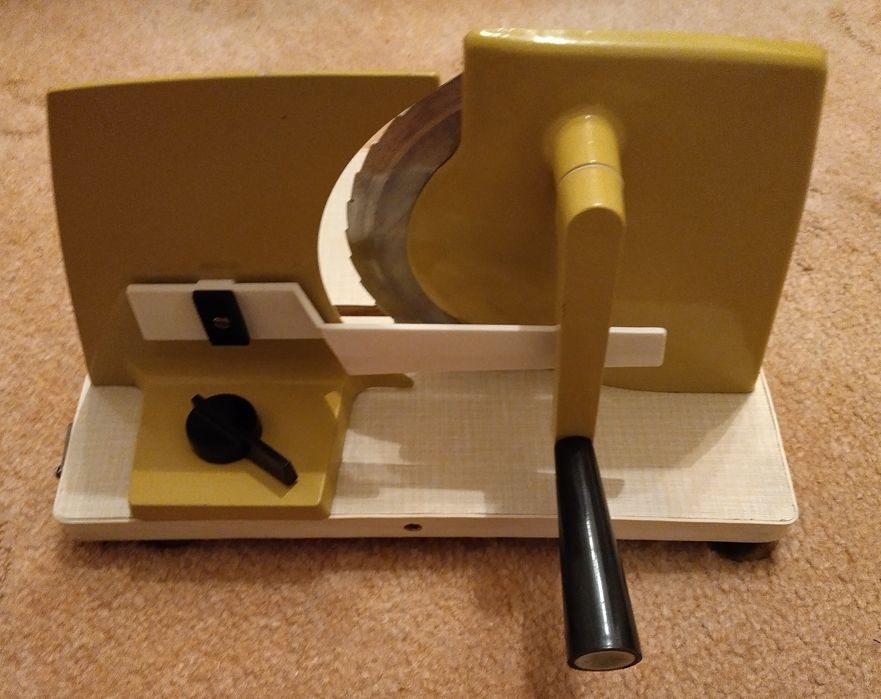 Машинки за рязане на хляб и колбаси