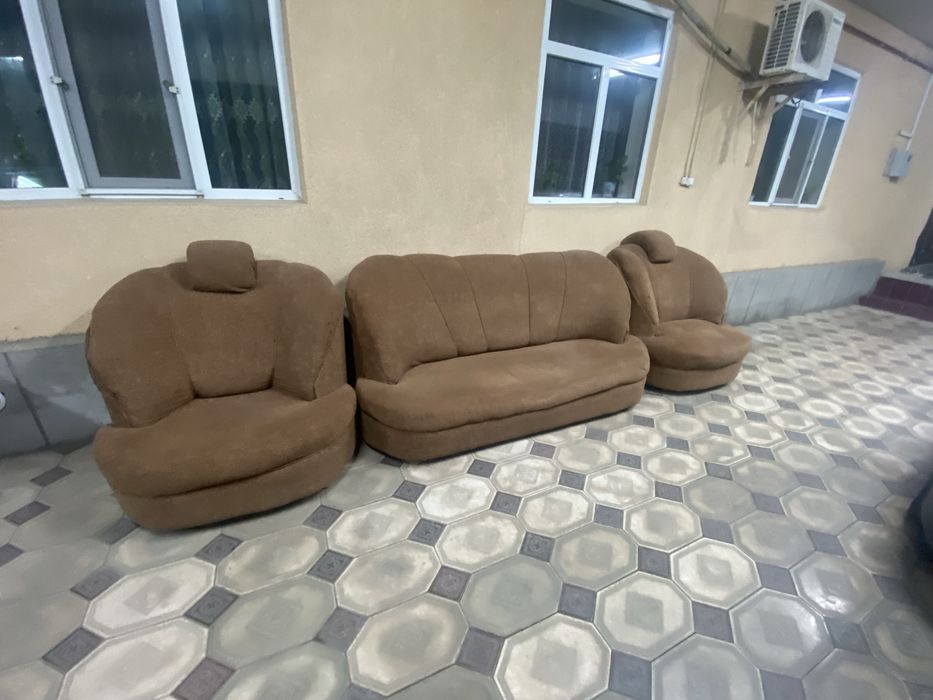 Диван и кресло в среднем состоянии