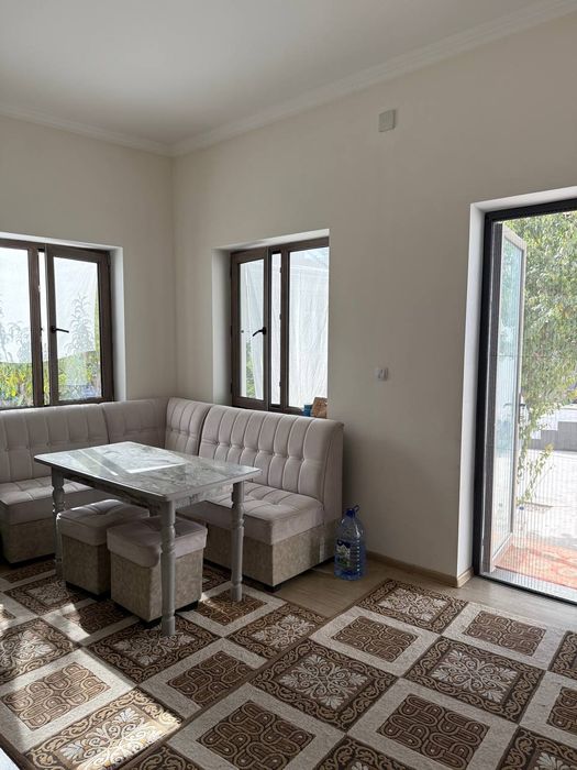 Белый дом в центре города