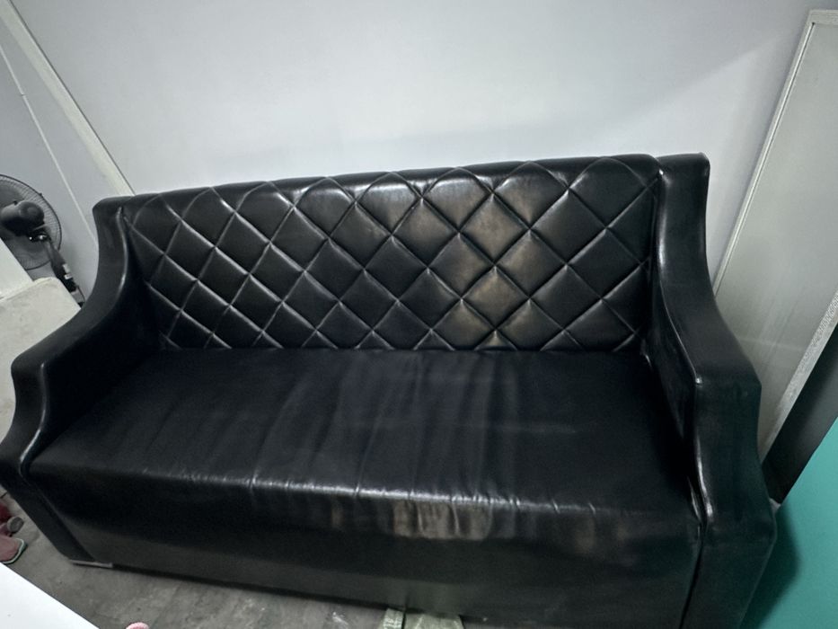 Диван кожаный для офиса