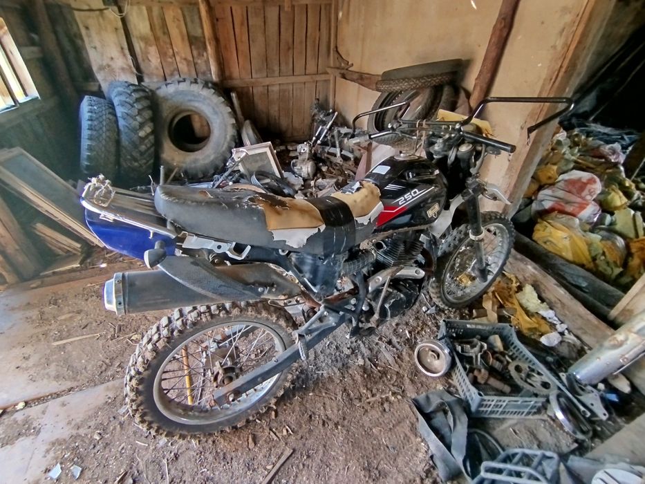 Мотоцикл эндуро 250
