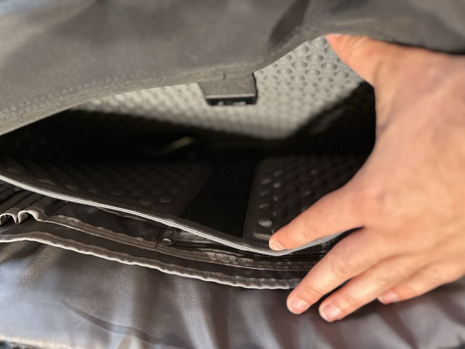 Geanta laptop Dell 17”, compartiment capitonat, curea umar inclusa