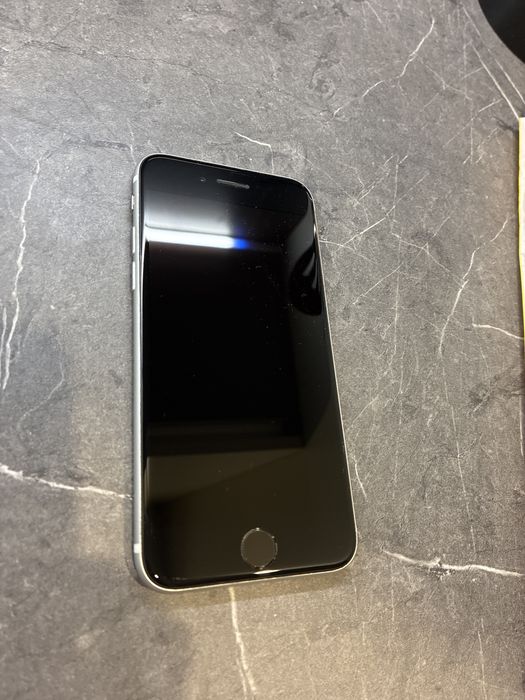iPhone SE 2020г 64гБ