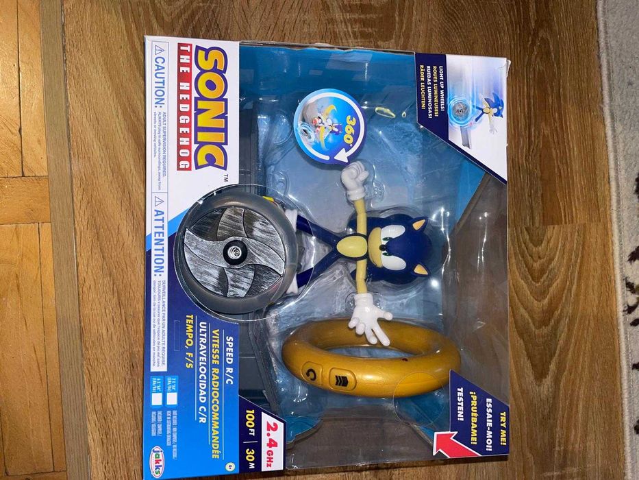 Figurina Sonic the Hedgehog, cu skateboard RC
