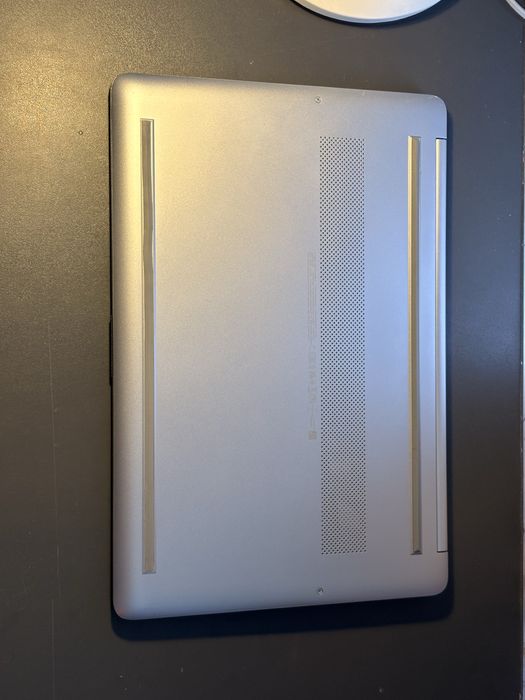 Vand laptop HP+tastatura Apple