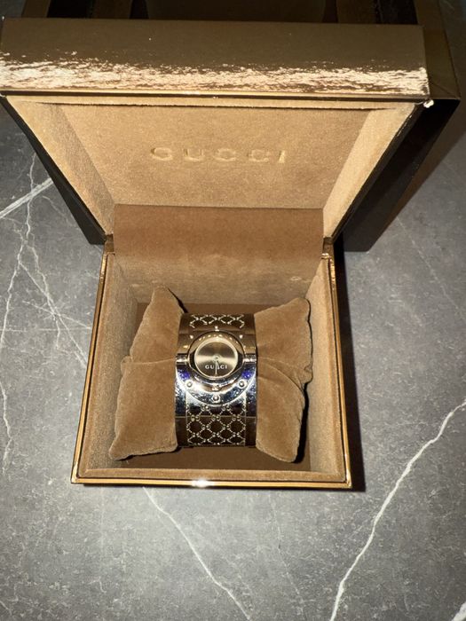 Чесовнок Гучи дамски стилен аксесоар за жени