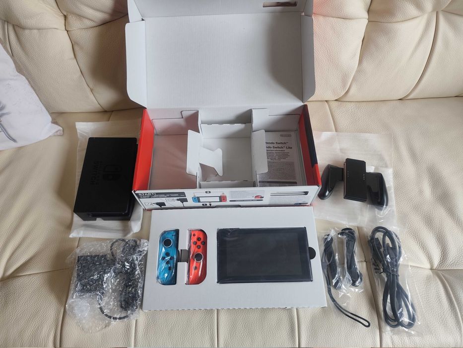 Nintendo Switch комплект + 1TB microSD + FIFA 21 – Отлично състояние