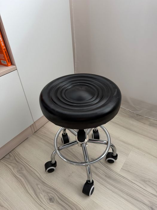 Scaun reglabil potrivit pentru aplicarea extensiilor de gene