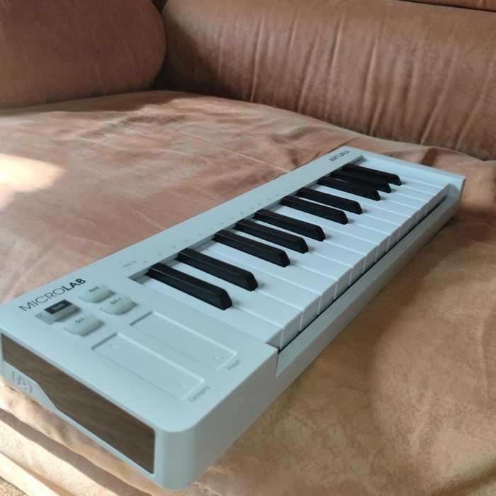 MIDI-клавиатура Arturia MicroLab (White) — Новая