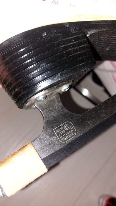 Продам коньки фигурные