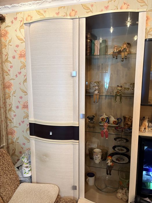 Стенка б/у в хорошем состоянии