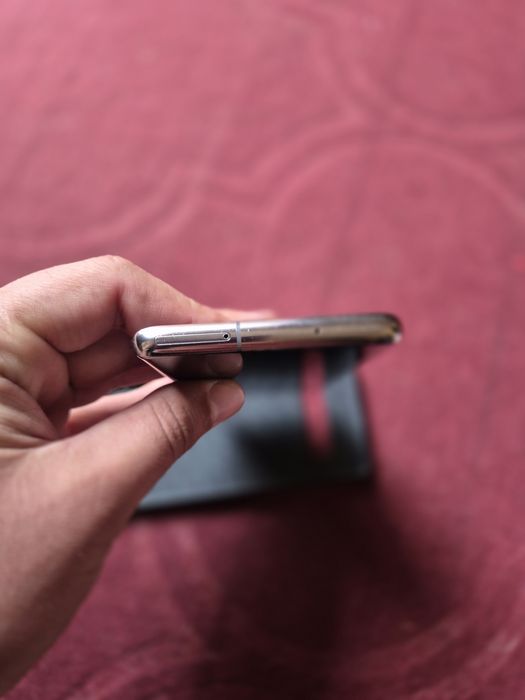Samsung S10 yaxshi holatda