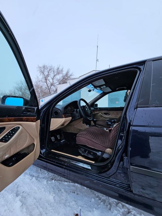 Продам машину бмв