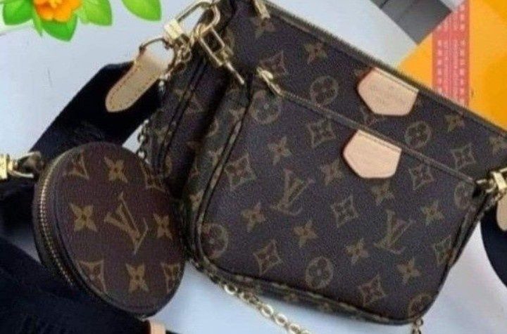 Geanta Louis Vuitton 3 în 1,feronerie metalica, super model, saculet