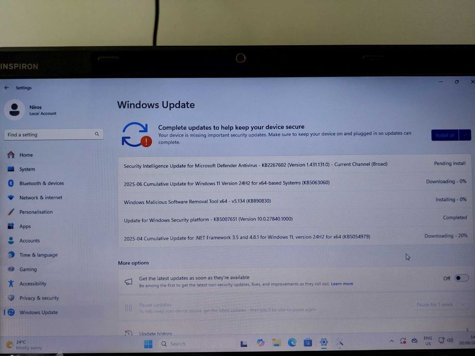 Laptop Dell Inspiron n5110 Windows 11 licenta i5 8GB RAM SSD Sams 500G