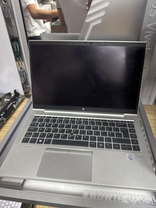 hp i7 v pro 8/256