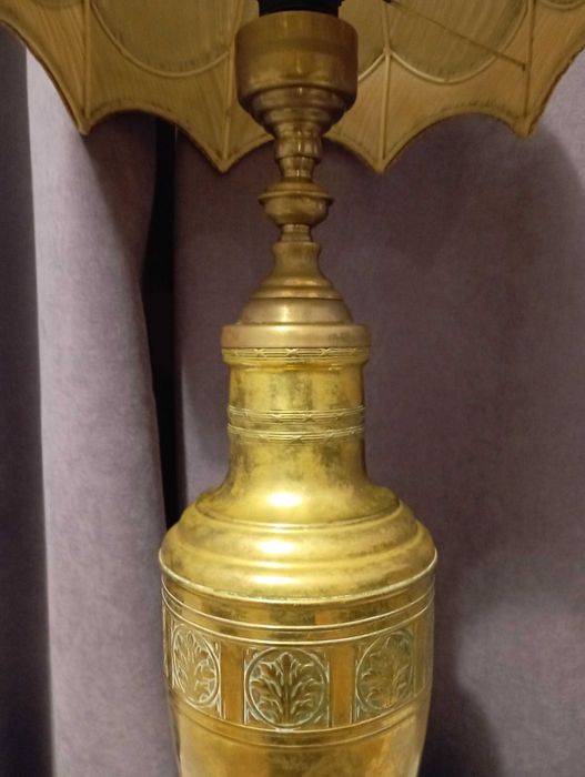 Много красиви старинни лампи