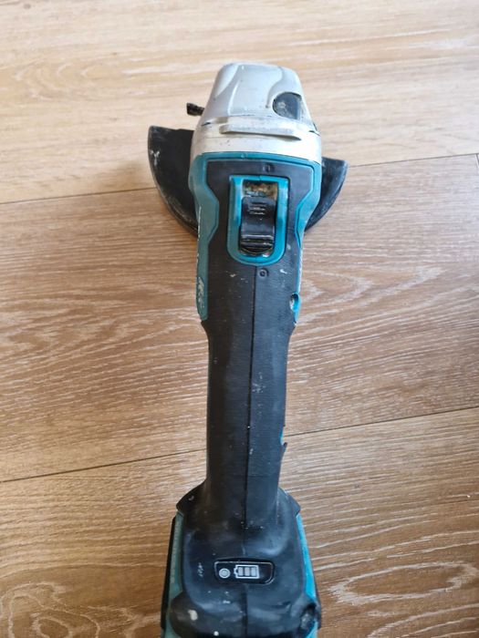 Flex Makita DGA504
