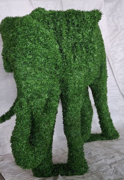 Стильный и практичный забор из искусственного газона