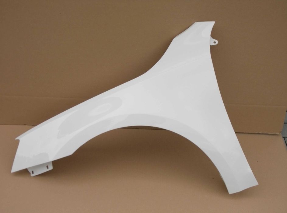 Aripa stanga fata NOUA vopsita alb LF9E Skoda Octavia 3 2013 - 2017