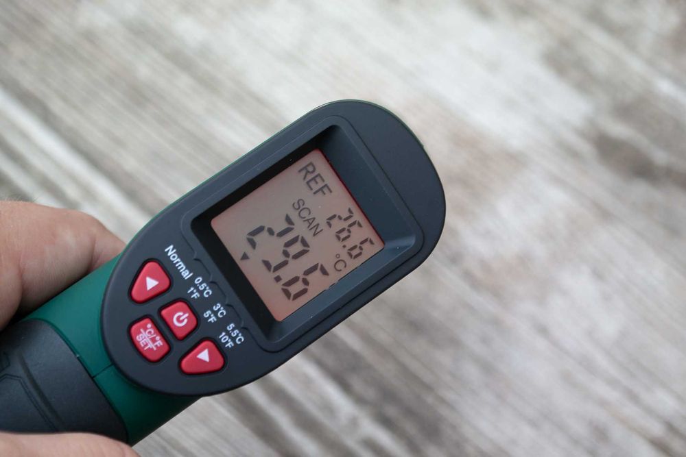 Termometru pistol digital cu infraroșu cu laser