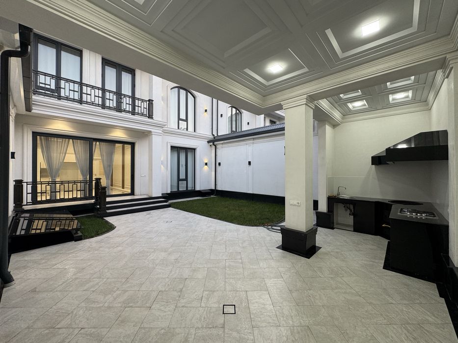 Ор-р: Центр Луначарский Продается Новый Евро дом 3,2.соток 550м2 7.ком