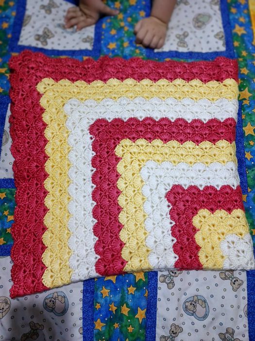 Вязаный плед для малышки